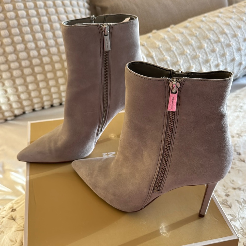 Suede light grey booties